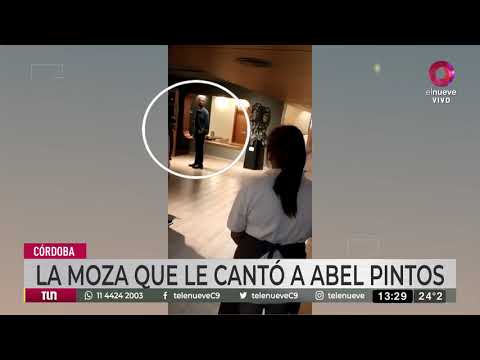 Una moza se animó y le cantó a Abel Pintos en un hotel