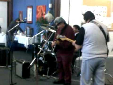 Jerry Heke plays Guitar Boogie.mp4