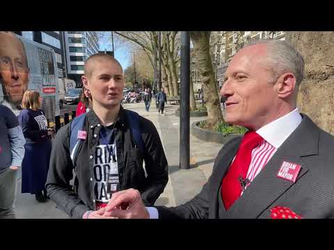 "政府は、大酒を飲んだり、悪い食べ物を食べたりすると報酬を与える！"? 健康第一!? ("THE GOVERNMENT REWARDS YOU FOR HAVING PINTS AND EATING BAD FOOD!" ?HEALTH FIRST! ?)