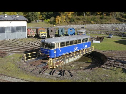 Der Schienenbus 5081.562-0 der Erzbergbahn macht sich für die Ausfahrt bereit