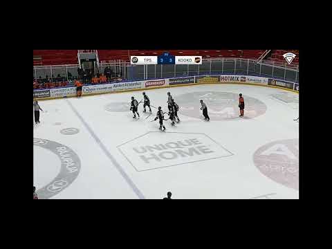 U20 SM: Pelaaja heittää mailalla toista pelaajaa maalin jälkeen | Ulosajo