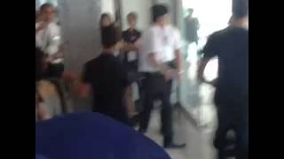 #kathniel Not a snob to fans at NAIA Terminal 2