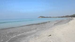 preview picture of video 'Morning beach walk, Amara Resort, Ngapali, Burma, 2015-01-24'