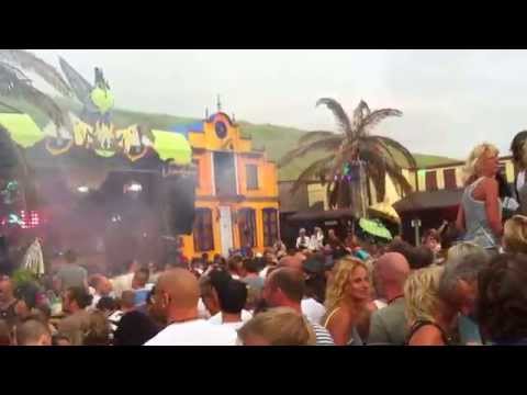 Hernan Cattaneo plays Lanvary - The Day After Yesterday (Namatjira Remix) @ Woodstock '69 27-07-2014