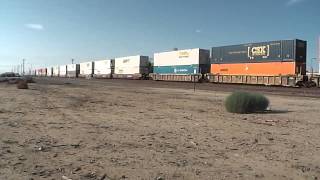 preview picture of video 'BNSF 6552 W and BNSF 8241 W thru Shafter [HD]'