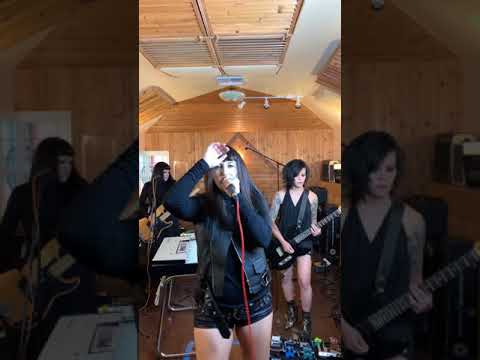 Vox Instagram Mini-Sessions presents The Darts