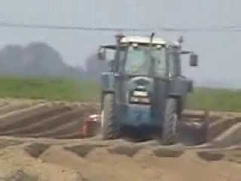 Van Bruwaene R. en zn: Aardappels oprijen.