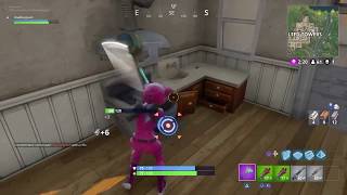 FORTNITE　タワーで遊ぶクマちゃん。