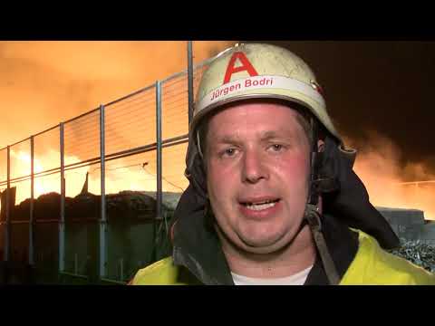 Wiesloch: AVR-Gelände in Flammen – Feuerwehr kämpft stundenlang gegen Großbrand