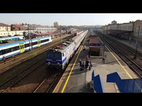 EP09-005 + IC HETMAN z Przemyśla Gł., wjeżdża na dworzec Rzeszów Główny 17.10.2018