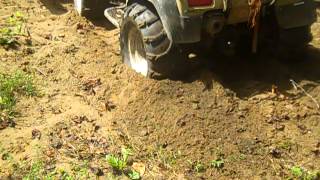 preview picture of video 'Foreman 400 and XR100 trying to dig holes'