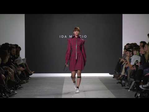 Catwalk by HARIM Accademia Euromediterranea - Fashion Graduate Italia 2017