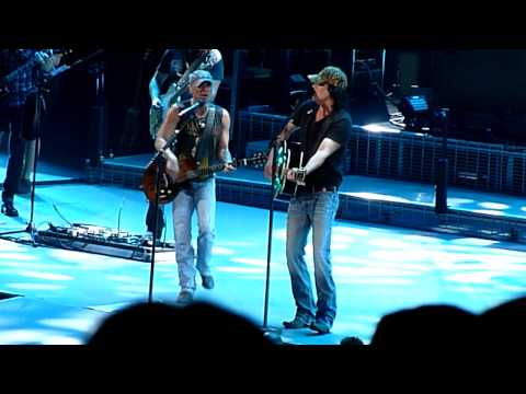 Kenny Chesney & David Lee Murphy  ~ Dust On The Bottle ~ Nashville, TN ! 3/26/15