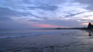 preview picture of video 'チャウンターの夜明け（Chaung Tha Beach, Myanmar)'