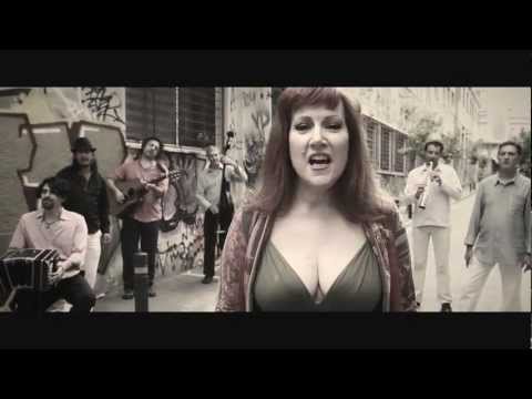 download lagu mp3 mp4 Mi Ultimo Tango En Atenas, download lagu Mi Ultimo Tango En Atenas gratis, unduh video klip Mi Ultimo Tango En Atenas