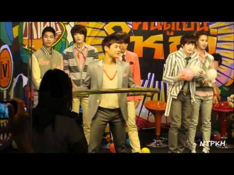 [Fancam] 110405 ZE:A @ Channel [V] Thailand - Dongjun & Siwan Hula Hoop Dance