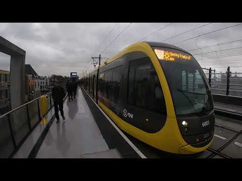 Vertrek Uithoflijn station Vaartsche rijn richting Utrecht CS