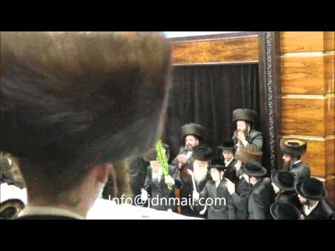Slonim Rebbe Motzei Shabbos in Boro Park - Adar I 5776