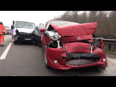 Sinzig: Mass pile-up on A61 involving 11 cars and two trucks