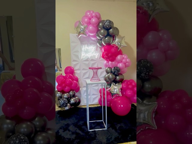 Vídeo relacionado con Decoracion de Cumpleaños Oro Beige Blanca Globos de Cumpleaños, Pancarta Happy Birthday, Cortinas Foil Dorados, Pompones, Banda para Happy Birthday Decoracion Fiesta Mujeres