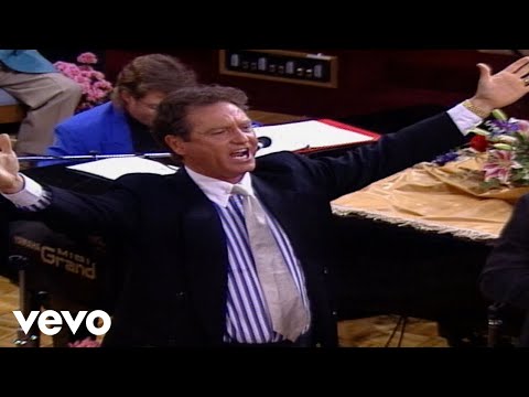 Bill & Gloria Gaither - Robe of Calvary [Live] ft. The Gatlin Brothers