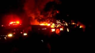 preview picture of video 'Bomberos Costa Rica Incendio Miramar Explosion.AVI'