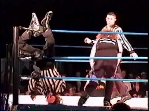 Lincoln Steen vs Cinder - RAW - July 8th 2002 (Referee vs Wrestler)