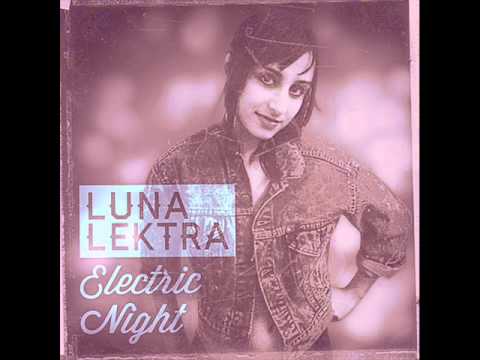 Luna Lektra - Smoking & We Smoking (Ft. BlackCloudMc)