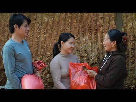 CEO Toan and Tu Diem were deeply moved by Thu's mother's actions towards them...