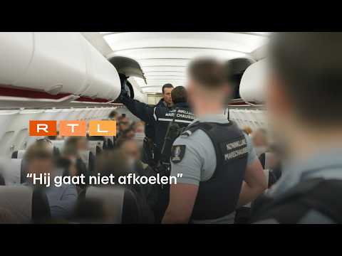 Nick & Bram halen vervelende passagier onder luid applaus uit vliegtuig | Schiphol Airport