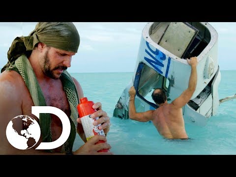Joe and Matt try to survive in the Bermuda Triangle | Double Challenge | Discovery Brazil