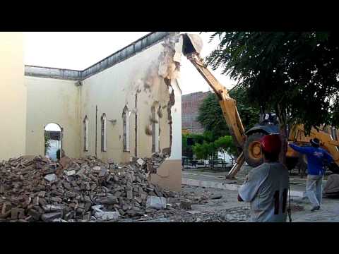PIQUET CARNEIRO - DEMOLIÇÃO DA VELHA SACRISTIA (AMPLIAÇÃO DA IGREJA)