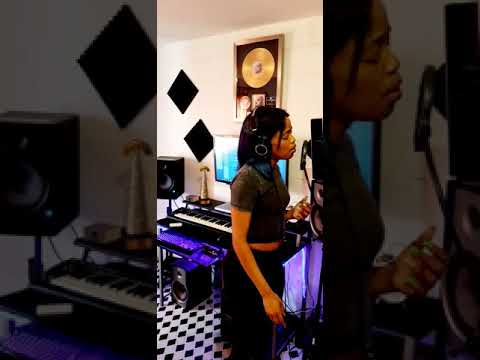 lungy K sings a cover medley ft Mlindo the vocalist,Sha Sha, Ella Mai & Shwi Nomtekhala