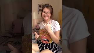 TikTok Cewek Kacamata Cantik - TikTok Seksi Indonesia