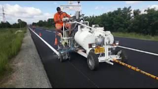 VIDEO: Aveți grijă cum circulați - Se trasează marcajele rutiere pe DN1 1 video