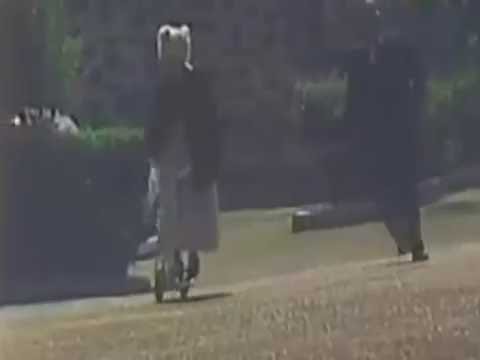 Vídeo Raro!Sr.Barriga correndo atrás da D.Neves fora da vila.