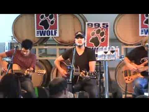Luke Bryan - Drink A Beer (live)