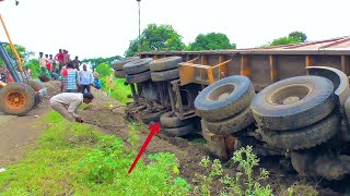 Download lagu TATA Big Trailer Truck Accident on Highway Rescued By Two Hydra Crane Machine Escort Hydra Crane mp3