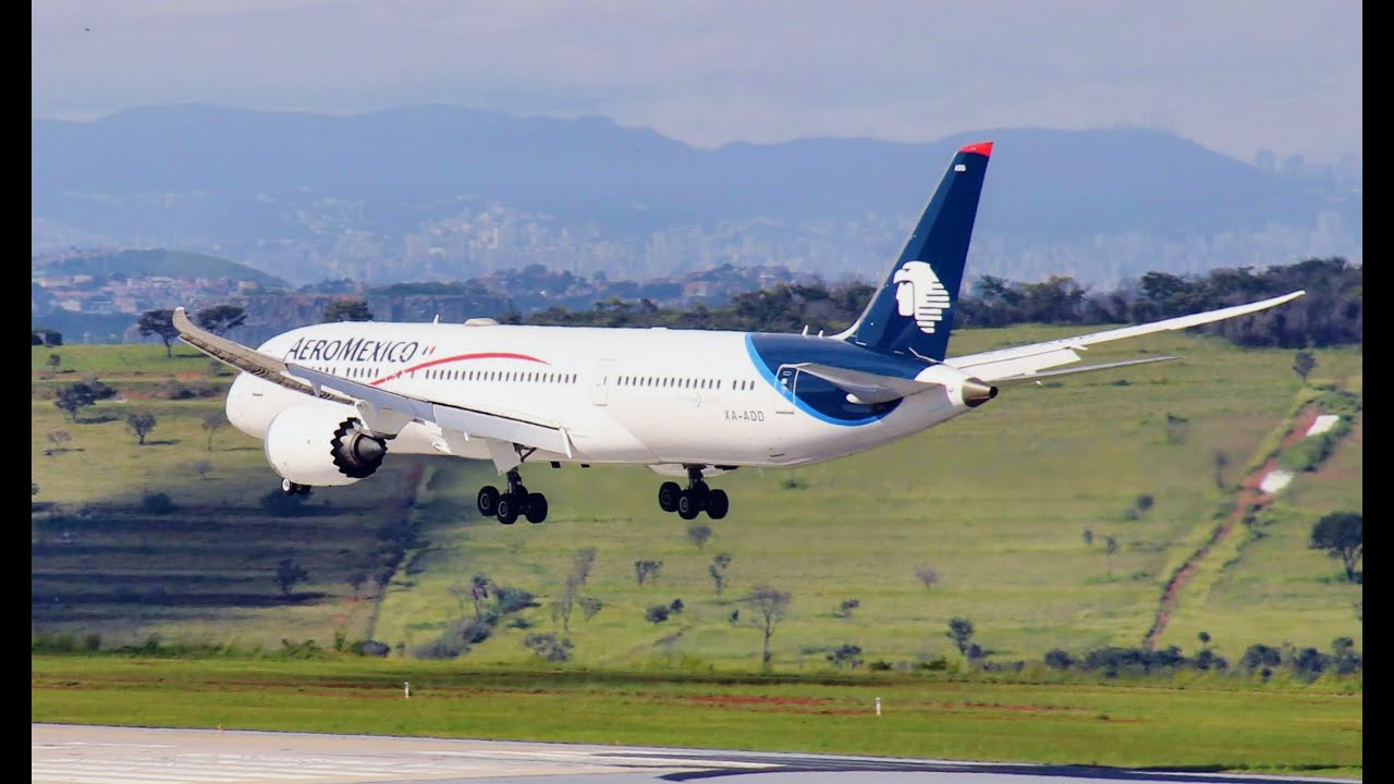 Quinze Aviões de grande porte pousando em Confins