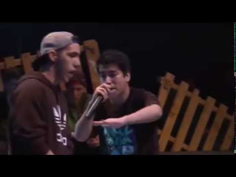 Shecka vs Shair (Octavos De Finales) Red Bull Batalla de los Gallos 2015 (Argentina)