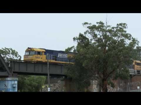 Triple "NR class" locomotives cross the Bunbury St bridge -  Australian Trains