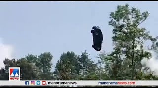 ഊട്ടിയില്‍ സിനിമാ ഷൂട്ടിങിനിടെ കാര്‍ ആകാശത്തിലൂടെ പറന്നു; പേടിച്ചോടി തൊഴിലാളികൾ ​| Car video