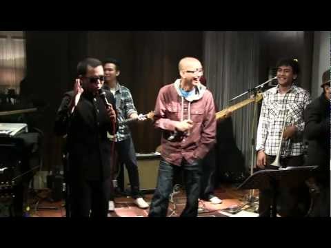 Tompi ft. Kojek & Wizzow @ Mostly Jazz 17/02/12 [HD]