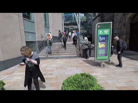 Shoppers shocked as Queen’s Jubilee rocked!