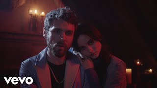 Flor De Piel Music Video
