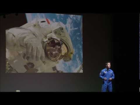 Pourquoi faut-il croire en l'exploration spatiale? Thomas Pesquet at TEDxParis 2012