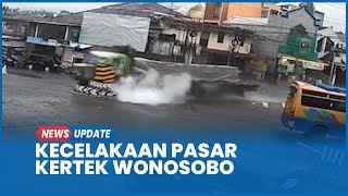 Download lagu Detik-detik Kecelakaan Truk Muatan Keramik Alami Rem Blong di Pasar Kertek Wonosobo mp3