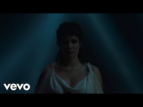 Halsey - I am not a woman, I'm a god (Live from Los Angeles)