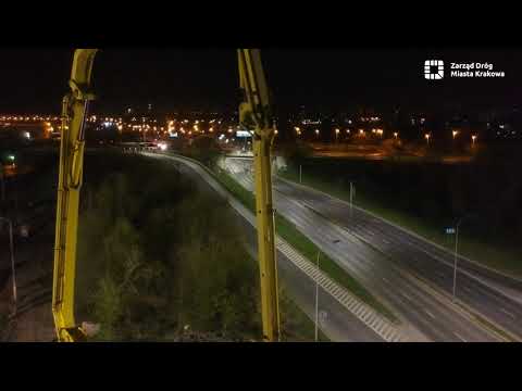 Nocne betonowanie kładki pieszo-rowerowej