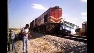 preview picture of video 'Karaman Hemzemin Geçitte Tren Kazası'